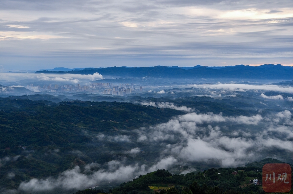 （中首）泸州石顶山：推窗见云海 民宿隐逸青山中
