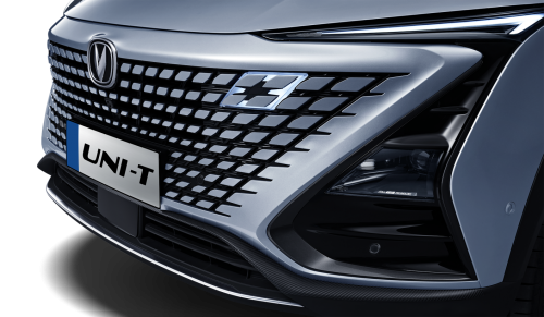 自带“硬核”科技 15万级街跑SUV长安2022款UNI-T登场“易车超级818汽车狂欢节”