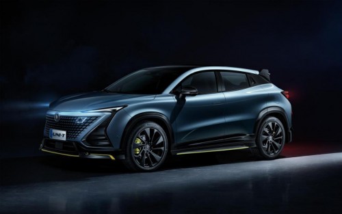 自带“硬核”科技 15万级街跑SUV长安2022款UNI-T登场“易车超级818汽车狂欢节”