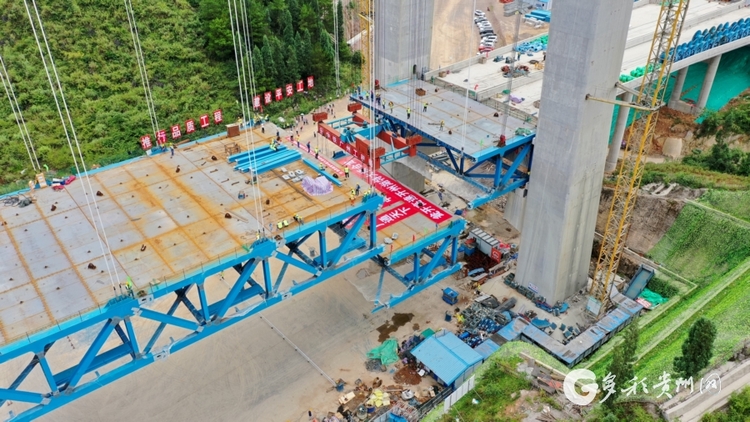 （中首）甕開高速公路開州湖特大橋合龍