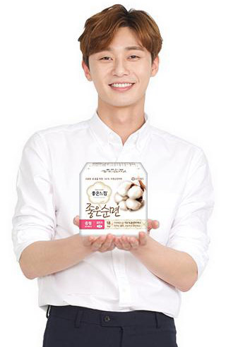 《她很漂亮》男主角朴叙俊整容前样子好土