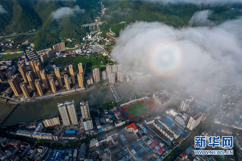 襄陽保康：晨霧縹緲染初秋 白雲深處是家鄉