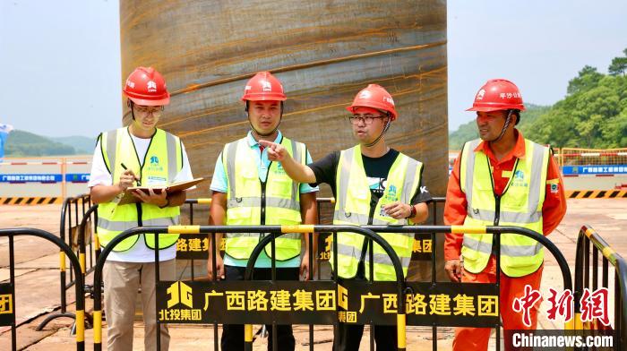 Yadda ake gina babbar gadar Feilong dake birnin Nanning_fororder_14