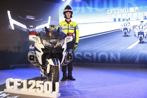 国产首款公升级警用摩托全球首发 春风动力再树行业新里程