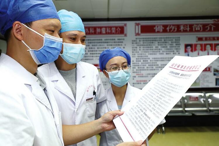 南宁市开展庆祝第四个中国医师节系列活动