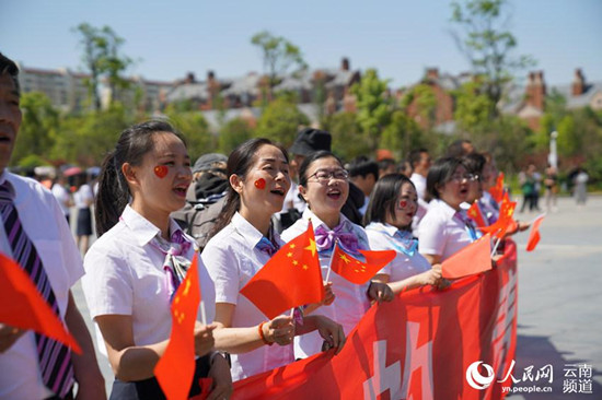 歌唱祖国"为主题的万人快闪活动在云南昆明举行,旨庆祝新中国成立70