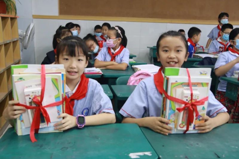 开学第一天 孩子们元气满满进校园