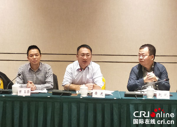 甘孜乡城县县长黄进带队赴泸县看望慰问挂职干部