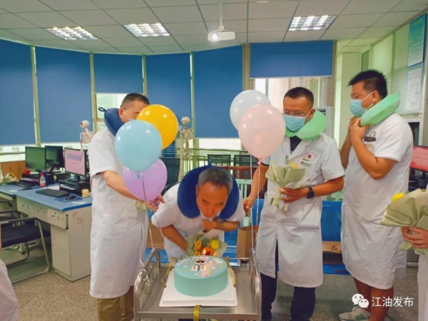（转载）中国医师节|致敬最可爱的人！绵阳江油的医师们这样度过