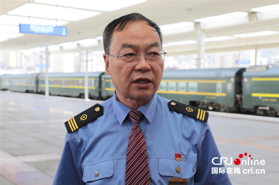 （西藏和平解放70周年）开往拉萨的动车_fororder___172.100.100.3_temp_6019_1_6019_1_1_67a43a4f-9dfb-4548-bdd9-f1640ddcd436 (1).JPG