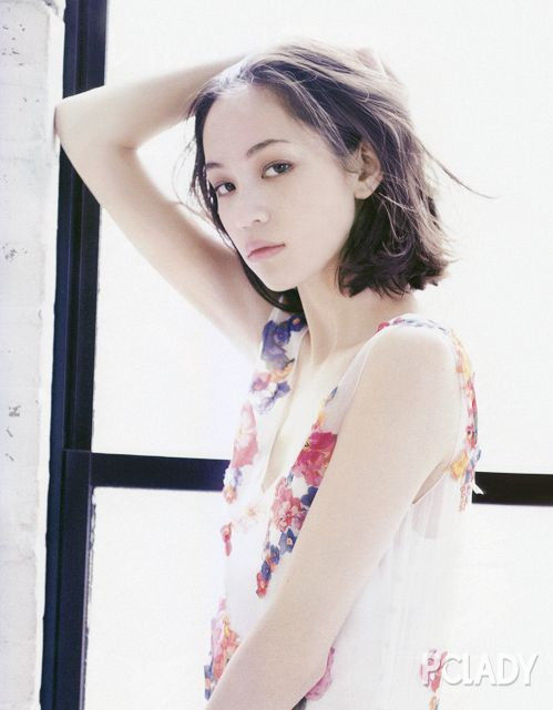 别羡慕混血萝莉啦 她们老得快这事我会说?