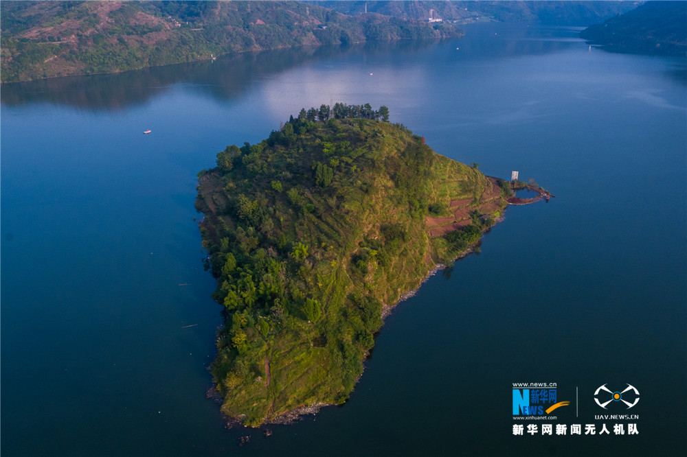 【焦点图】航拍三峡蓄水175米 云阳高阳平湖云雾朦胧