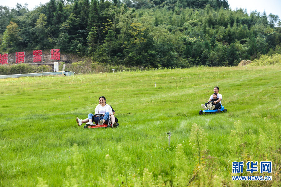 “鄂西屋脊”綠蔥坡打造高山運動休閒小鎮