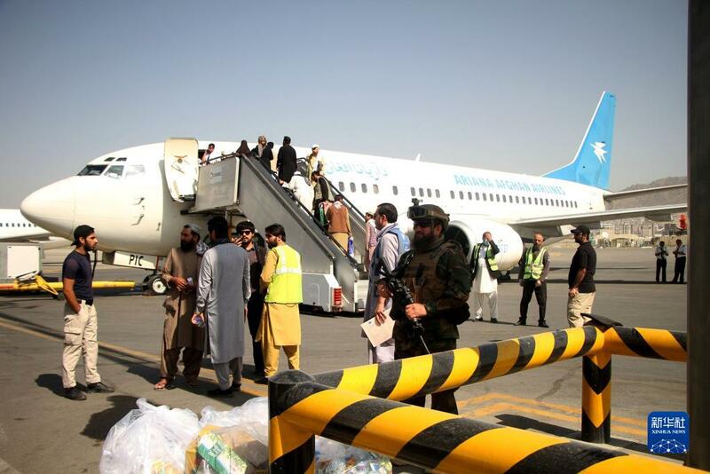 Afghanistan: an farfado da zirga-zirgar jiragen sama masu daukar fasinja a cikin gida_fororder_1127834050_16309392174451n