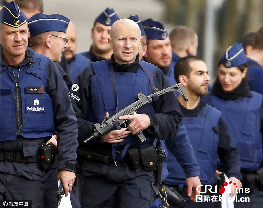 比利时警方执行反恐任务发生枪击案组图