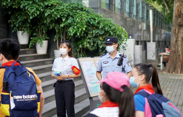 【OK有修改】重庆渝中警方全力护航校园安全