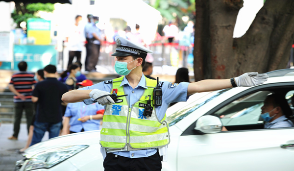 【OK有修改】重庆渝中警方全力护航校园安全