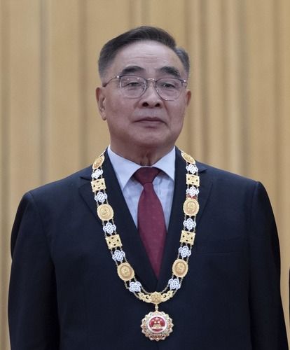 共和国功勋人物丨他们的名字,铭刻在全民战"疫"的记忆中