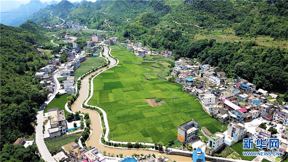 黔中腹地田园秋景美如画