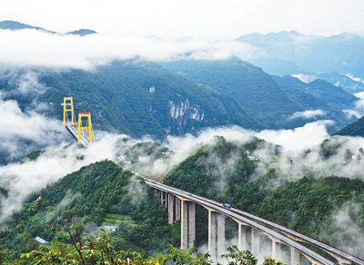 修路架橋 提高沿線經濟社會發展水準