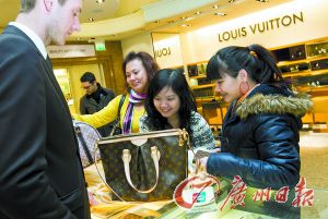 調查:中國消費者買下全球3成奢侈品 為最大買家