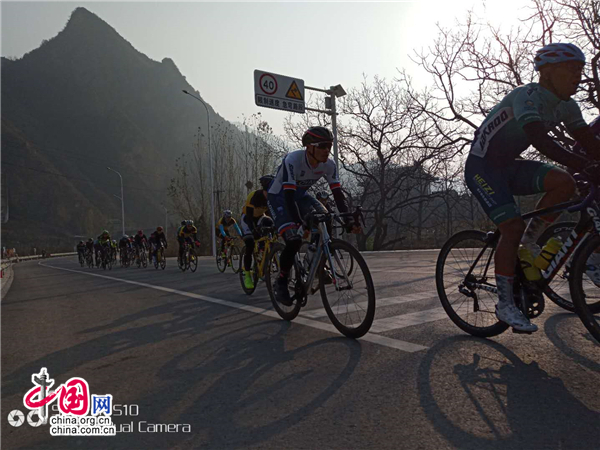 京津冀自行车挑战赛百名选手竞先抵达终点兴隆