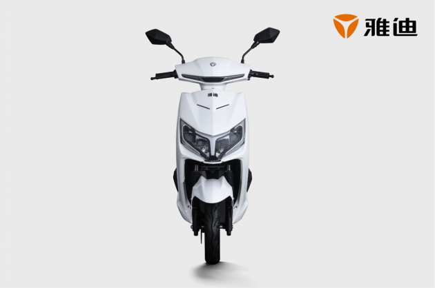 新国标电动轻便摩托车,雅迪锐致劲远版无论是其极具辨识度的车身造型