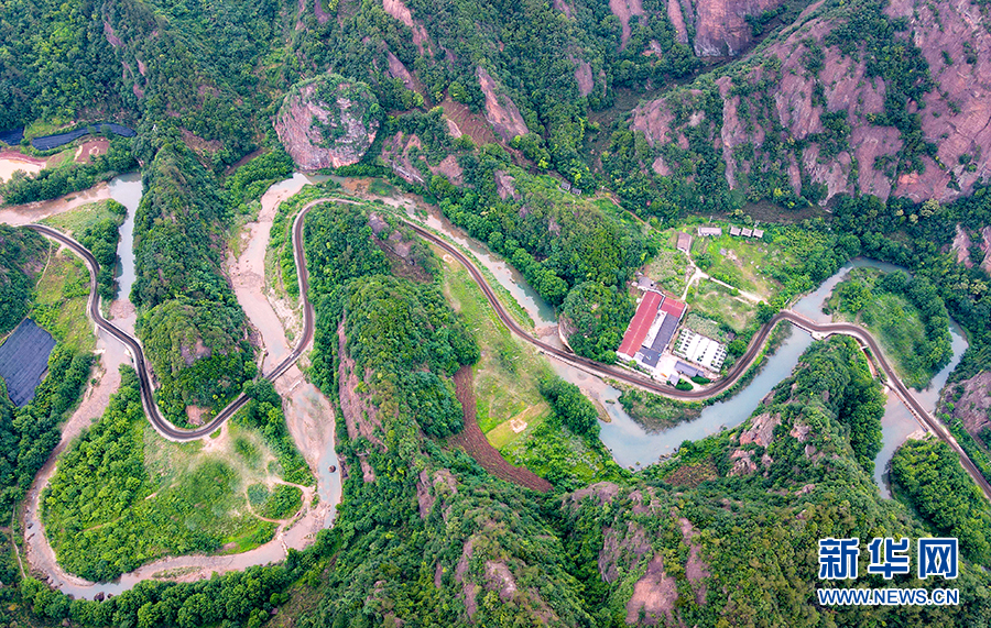 宜昌五彩公路蜿蜒曲折層層迭起