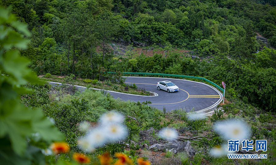 宜昌五彩公路蜿蜒曲折層層迭起