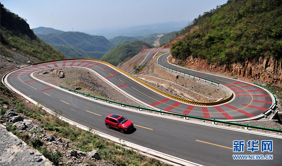 宜昌五彩公路蜿蜒曲折層層迭起