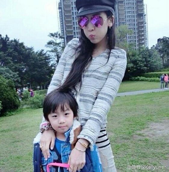 爸爸去哪儿里神秘妈妈陈若仪晒照美过吴尊妻子