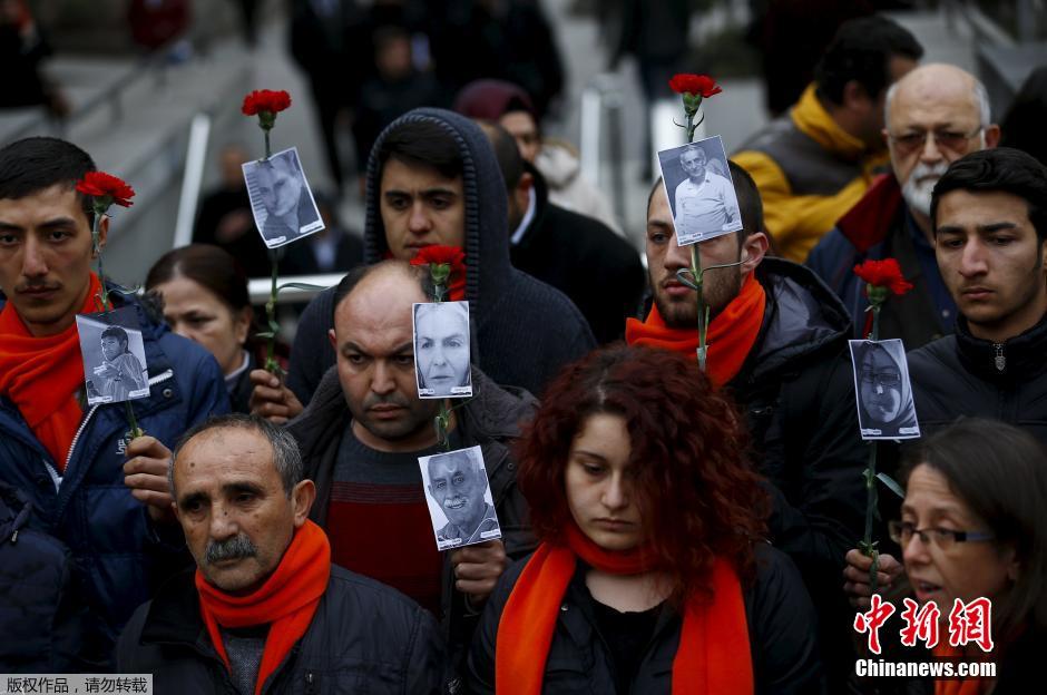 土耳其民众悼念安卡拉爆炸案遇难者