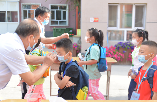 新疆昌吉市第七小學舉行新學期開學儀式_fororder_2