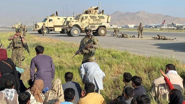 Fiye da kashi 80% na mutane masu amfani da Internet na ganin cewa gwamnatin kasar Amurka ta sha kunya a Afghanistan_fororder_210827-CGTN-Iraki-Bello4