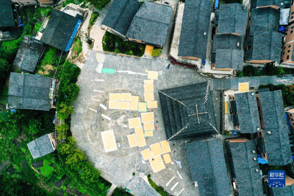 （中首）贵州镇远：报京侗寨秋色美