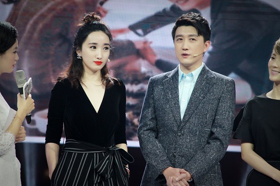 李依蔓助阵《两个女人的战争》 与任东霖秀甜蜜