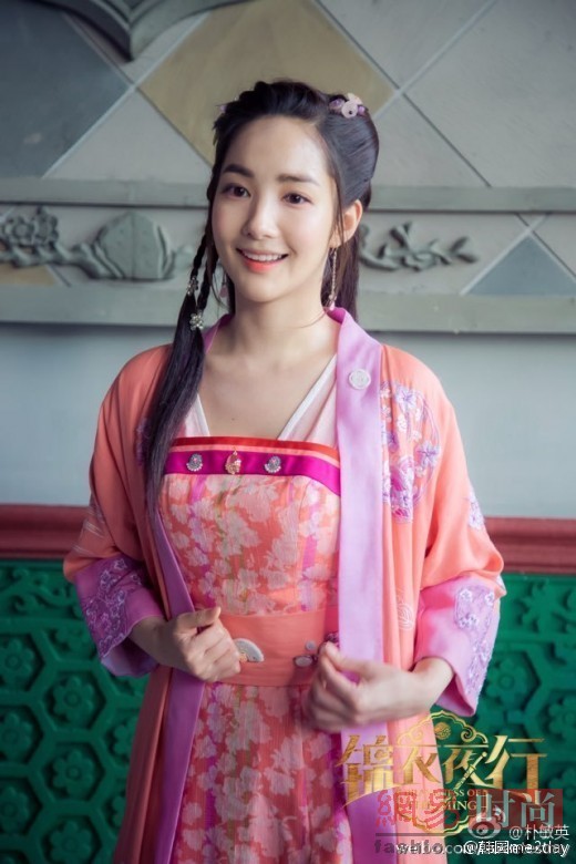 不少韩国女星都在中国拍古装戏,像林允儿,金泰熙和朴敏英,其实她们