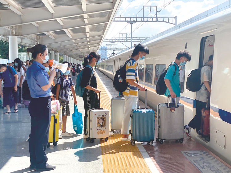 广西铁路开行多趟“学生返校专列”