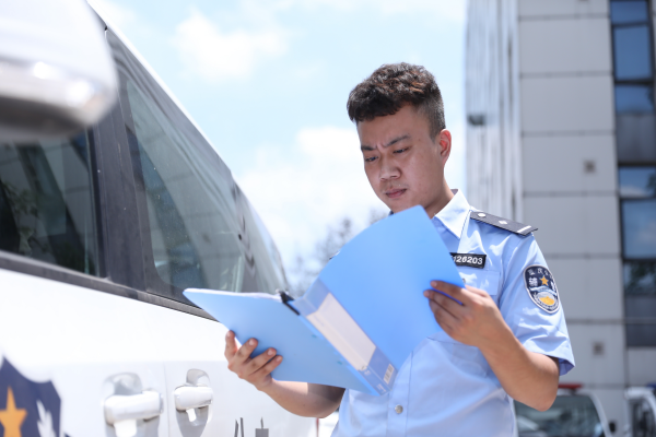 【原創】重慶高新區虎溪所派出所輔警伍粵：走出軍營走進警營 這位“精神小夥”不一般_fororder_WPS圖片-修改尺寸