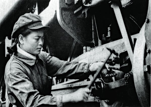 Tian Guiying: Mace ta farko da ta kasance direbar jirgin kasa a kasar Sin_fororder_Tian Guiying4
