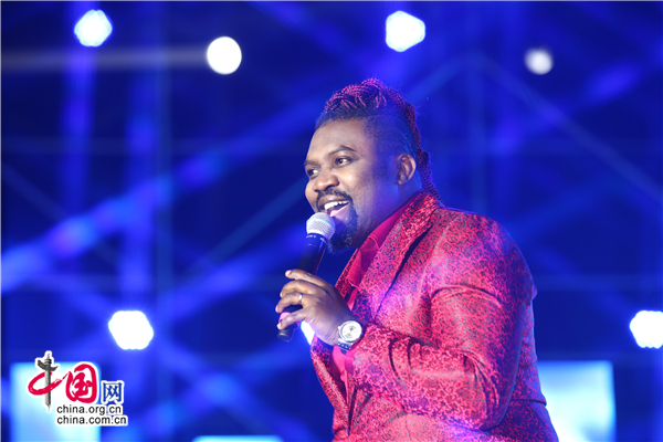 “峰暴战队”走进四川青川 群星唱响红叶节