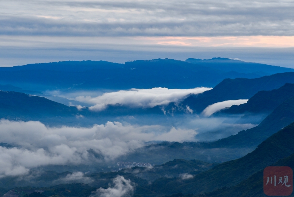 （中首）泸州石顶山：推窗见云海 民宿隐逸青山中