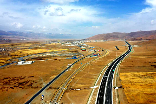 科技+生态+致富 这条世界海拔最高高速公路背后故事多