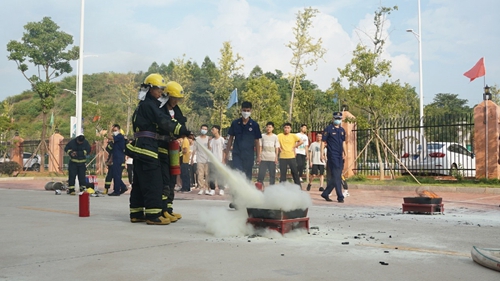 江西大余县消防救援大队：开学第一课 趣味学消防_fororder_1