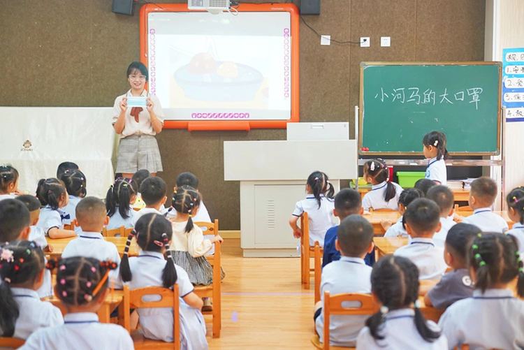 眉山開展“開學第一課” 莘莘學子喜迎新學期_fororder_東坡區第一幼兒園以“科學抗疫-助力成長”為主題開展開學第一課-供圖-東坡區委宣傳部