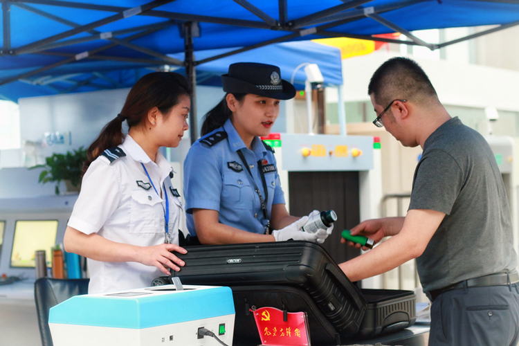 全能超女警花许超身不入男儿列心却比男儿烈