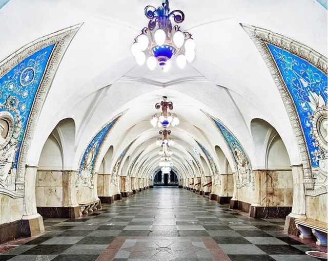 世界上最漂亮的地铁：莫斯科地铁的奢华画风