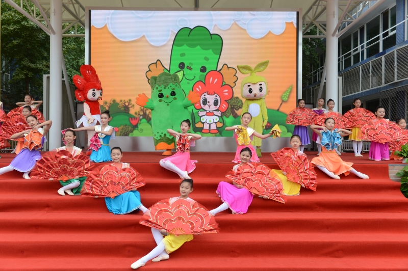 开学第一天 孩子们元气满满进校园