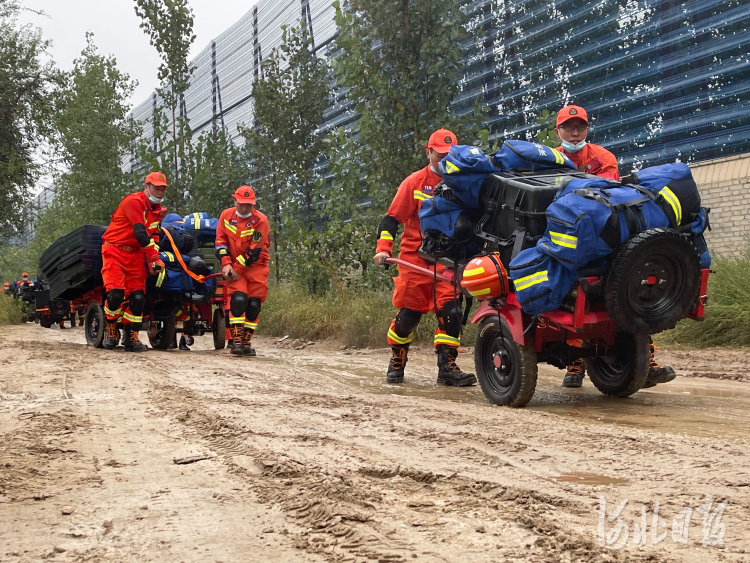 河北消防举行地震灾害跨区域实战演练