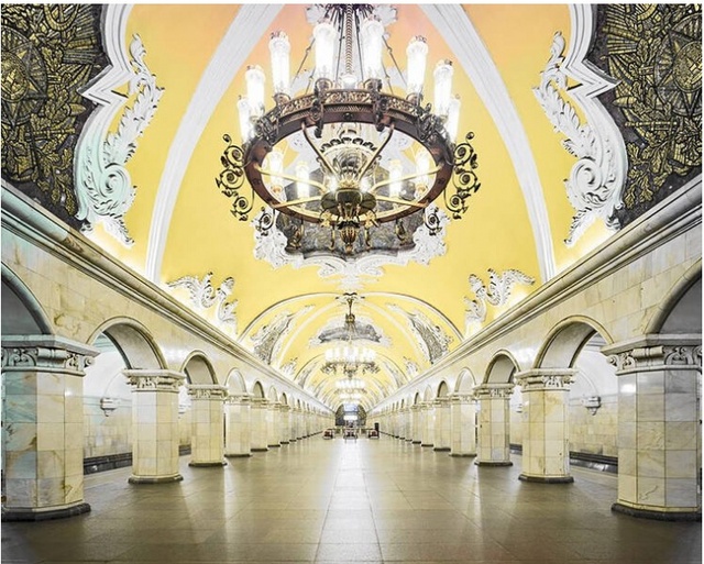 世界上最漂亮的地铁：莫斯科地铁的奢华画风